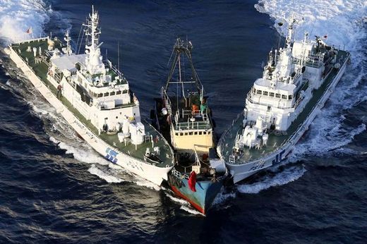 Joute de bateaux de guerres enter la Chine et le Japon