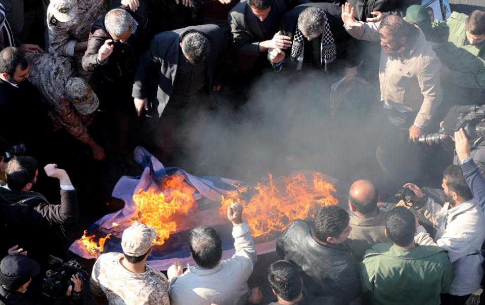 de 21.01.2015-nombreux iraniens ont brûlé le drapeau israélien