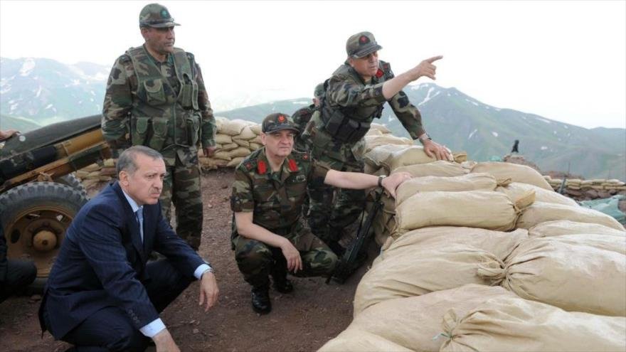 Erdogan et de hauts gradés militaires turques