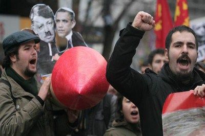 Manifestations anti-OTAN en Turquie