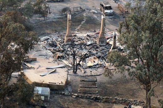 Vue aérienne le 5 janvier 2013 de lîle de Tasmanie ravagée par d'immenses feux de brousse