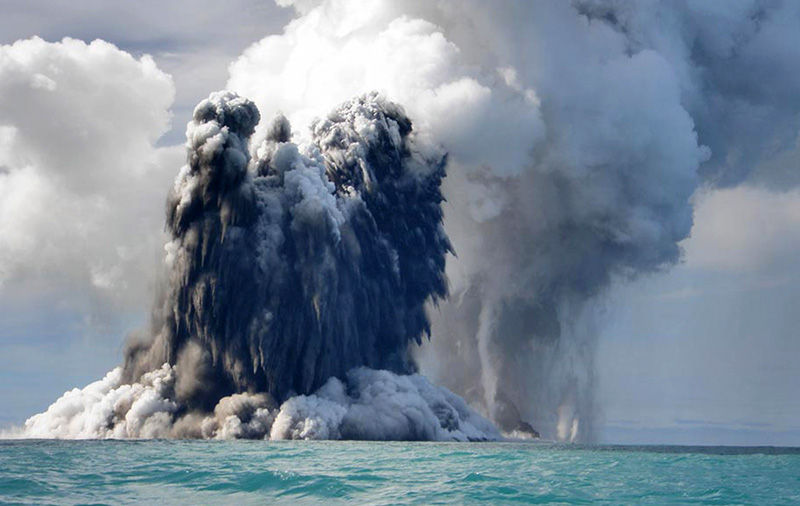 Un volcan sous-marin en éruption près de l'île du Pacifique de Tongatapu en 2009