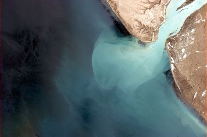 Mélange des eaux froides et chaudes de l'Atlantique Sud vu de l'ISS