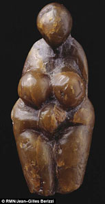 Vénus du Paléolithique - Une autre vénus retrouvée dans les grottes de Grimaldi et sculptée dans de la stéatite. Cette dernière est estimée à – 20 000 ans.