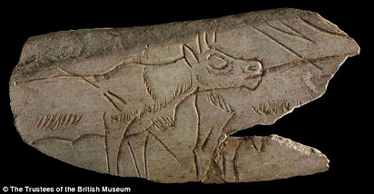 Deux rennes - Un fragment de métatarsien de renne gravé de l'ère paléolithique. La gravure représente deux rennes dont l’un est incomplet. L’objet provient de l’abri sous roche de La Madeleine.