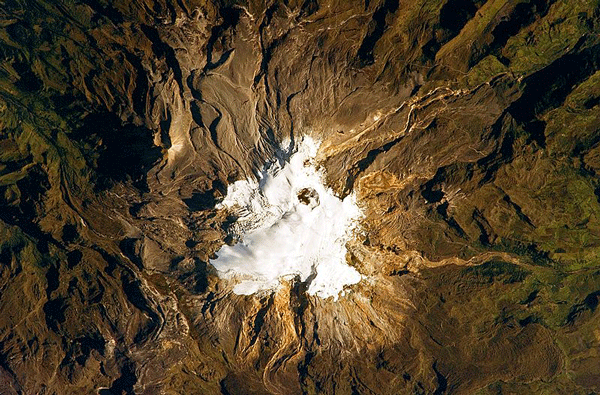 Le Nevado del Ruiz vu depuis l’espace