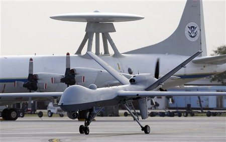 Drone et avion radar Awacs américains