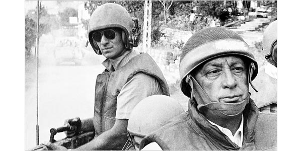 Ariel Sharon ministre de la Défense, lors de l’opération « Paix en Galilée » en 1982
