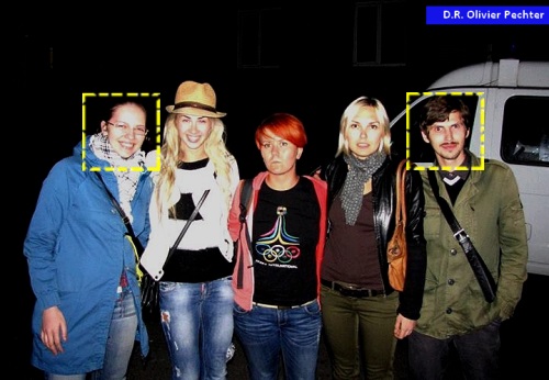 De gauche à droite : l’ultra-droitière Anna Sinkova (chef de la Confraternité de Saint-Luc), Sasha Shevchenko, Anna Hutsol, une militante FEMEN et Bogdan Titsky (chef du Comité Noir) – À la sortie d’un interrogatoire de police (08/2013)