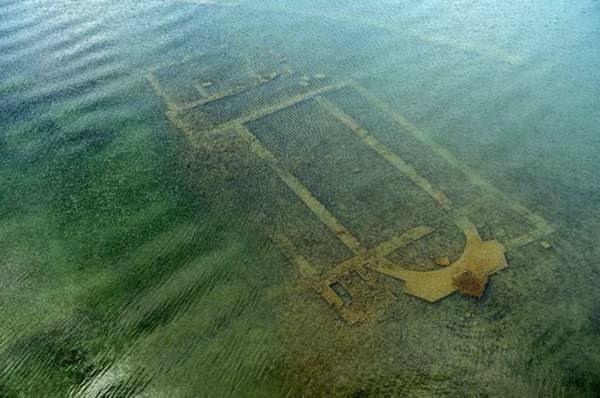 Les vestiges d'une basilique Byzantine découverts dans le lac Iznik en Turquie 