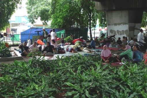 Jakarta inondations - Sous l’échangeur