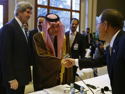 Lors de la séance inaugurale de la conférence de Genève 2, John Kerry a défendu la position saoudienne : exclusion de l’Iran, composition de la délégation de l’opposition par les seuls membres actuels de la Coalition nationale, démission et jugement de Ba