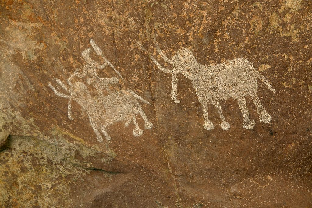 Peinture rupestre d'époque historique à Bhimbetka, dans le district de Raisen, État du Madhya Pradesh, en Inde. 