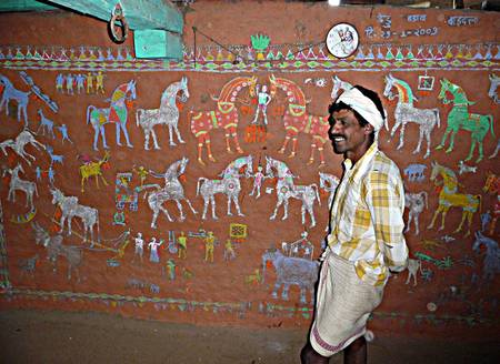 Exemple de pithera dans une maison de Badhadeka (région de Jabhua, État du Madhya Pradesh). On remarque la prééminence des chevaux. 