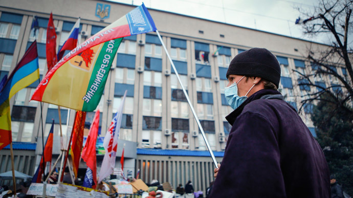 Un protestant anti-gouvernemental à Luhansk, Ukraine, le 14 avril 2014