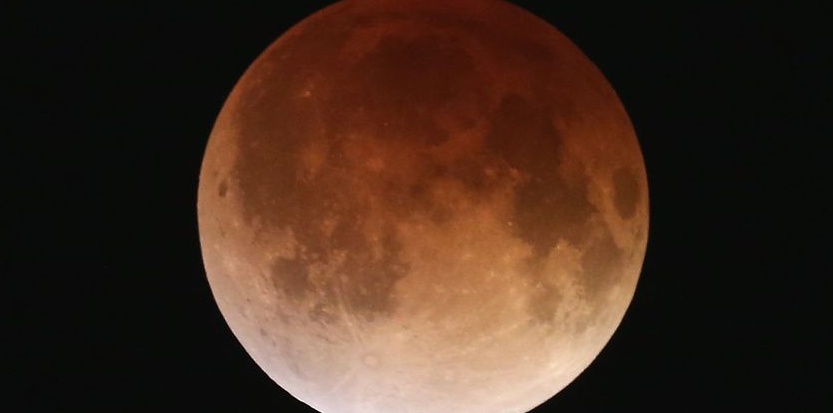 La Lune vue de Miami, le 15 avril 2014, pendant l'éclipse qui la rendait rouge... comme Mars.