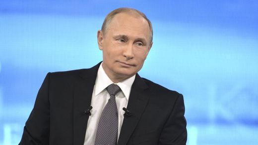 Le président russe Vladimir Poutine a répondu en direct à a télévision aux questions de ses concitoyens, ce jeudi 16 avril 2015.