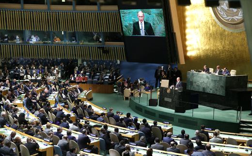 Vladimir Poutine à la tribune de l’AG de l’ONU, le 28 septembre 2015_2