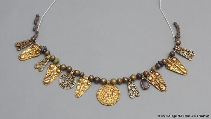 Le collier archéologie cathédrale Francfort