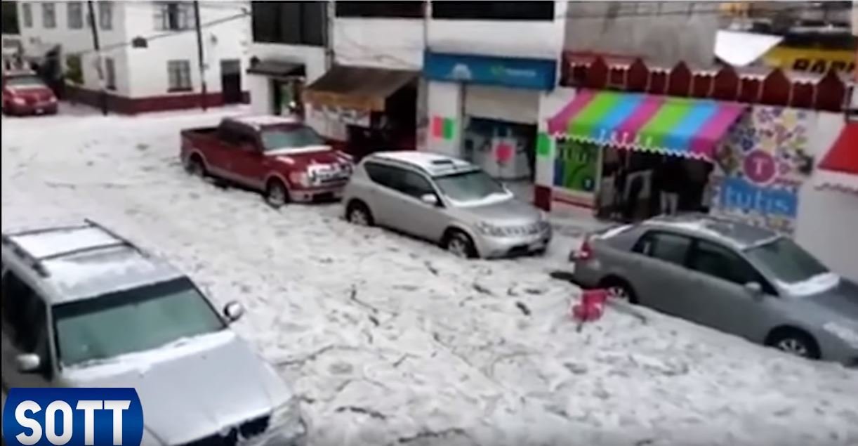 Rues transformées rivières de glace Mexique Mai 2016