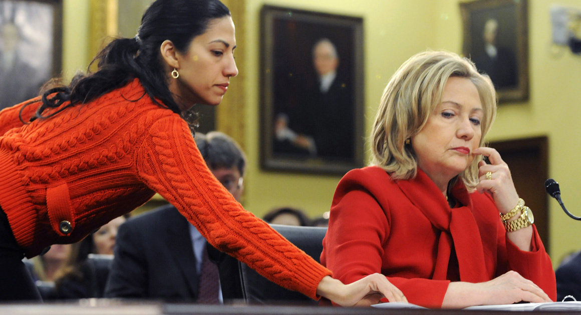 Hillary Clinton et sa directrice de cabinet Huma Abedin.