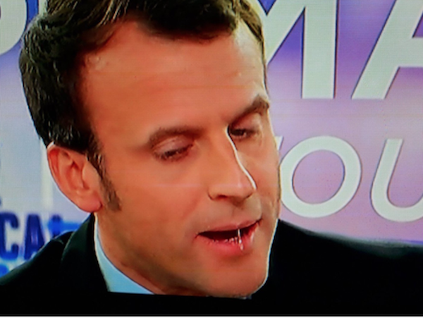 Macron bave