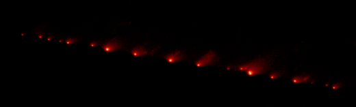 Des fragments de la comète Shoemaker-Levy s'alignent avant de frapper Jupiter.
