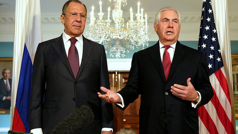 Rex Tillerson (R) and Russian Foreign Minister Sergey Lavrov