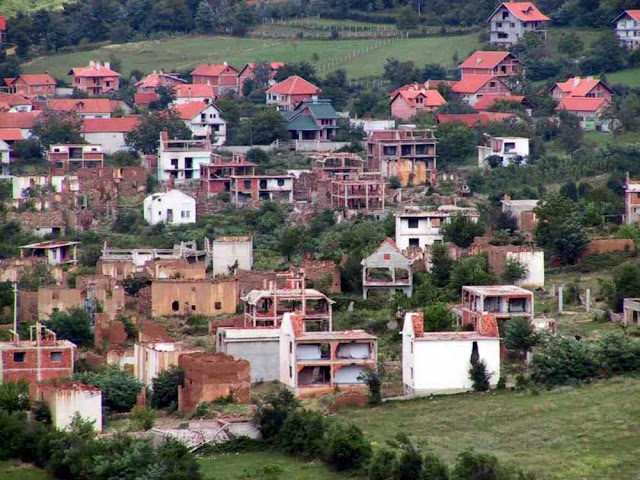 Cliquer pour agrandir Serbian village