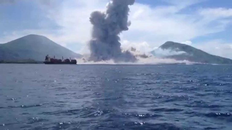 Volcano, Java, sea