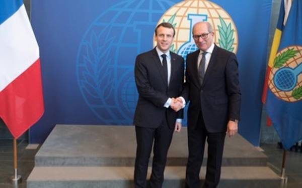 Macron, OIAC
