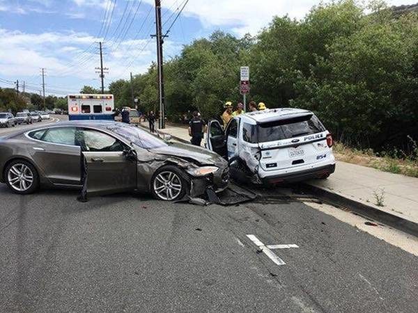 Tesla, accident
