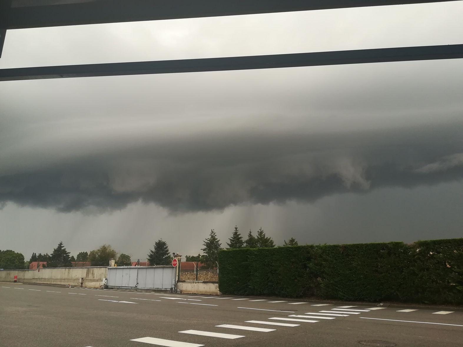 Mini-tornade sur les Champins.