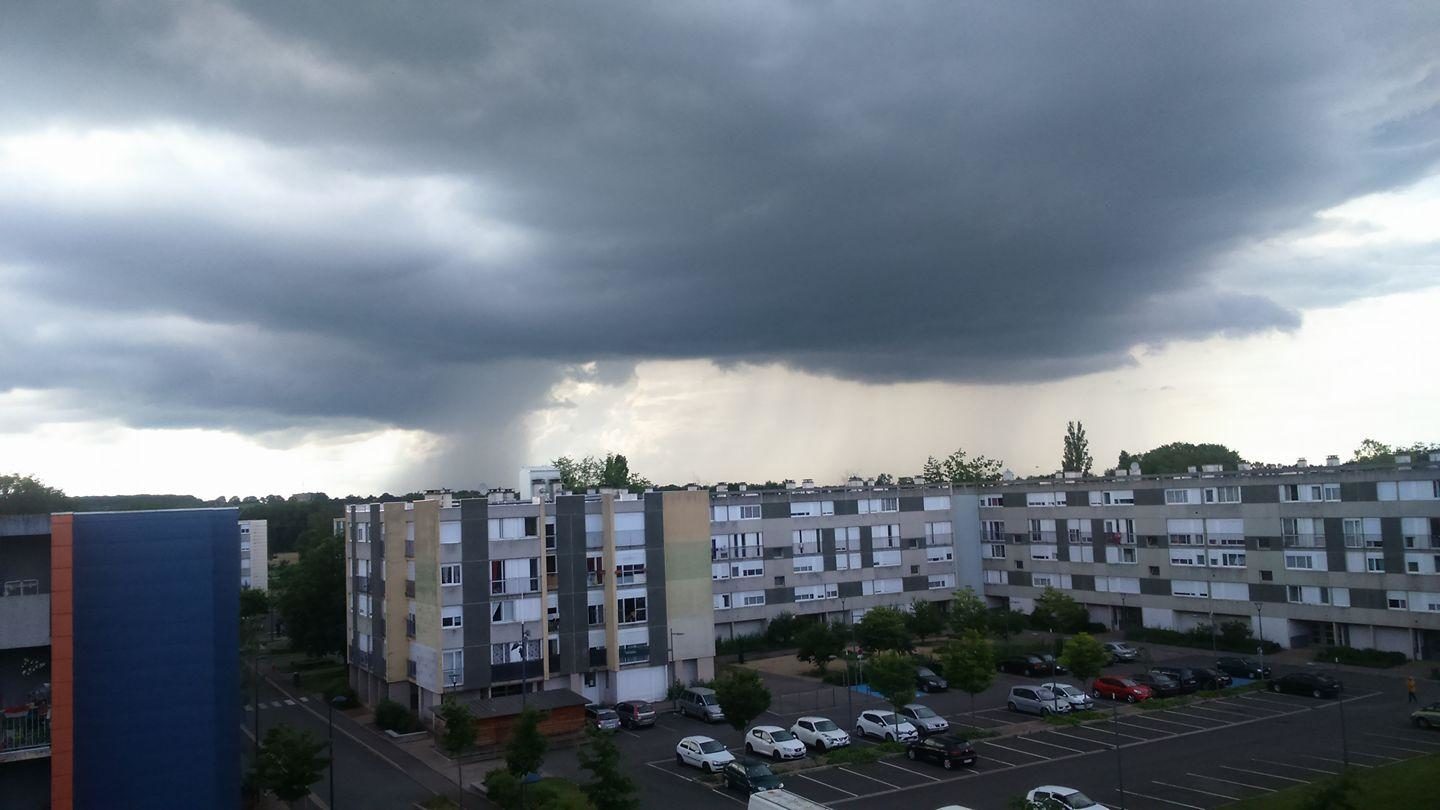 Mini-tornade sur les Champins.
