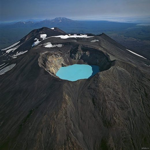 Cliquer pour agrandir Acidic lake, Maly Semiachik Volcano, Srezannaya mountain, Kamchatka