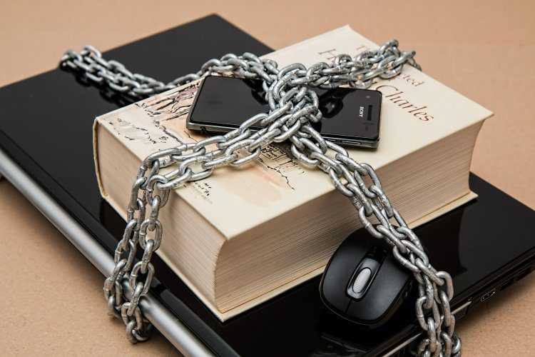 Internet, locked, chain
