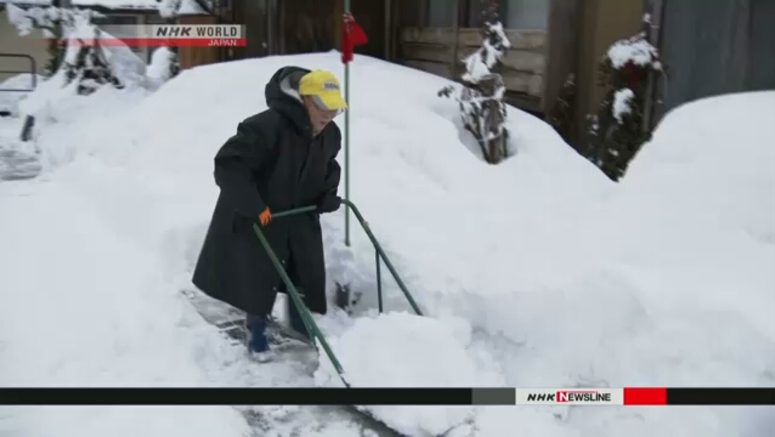 Heavy snow over wide areas of Japan