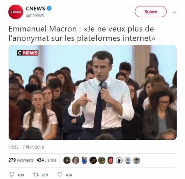 Macron, Internet