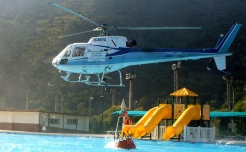 hélicoptère bombardier d'eau