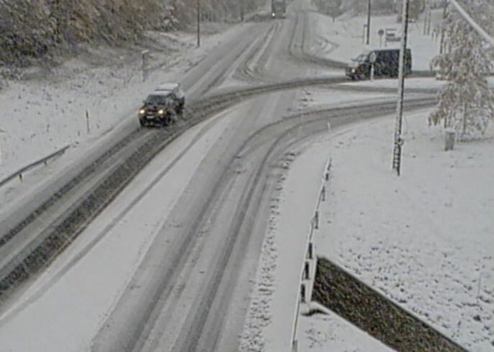Snowy road conditions captured on traffic camera at Heinävaara, Route 74, 4th October 2019
