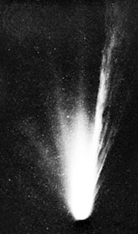 La comète de Halley photographiée lors de son passage en 1986. Son prochain passage est prévu en 2061.