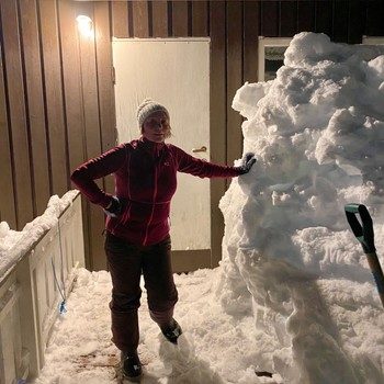 The snow rose to the roof of Lisbeth's summer