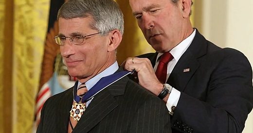 Cliquer pour agrandir bush jr Fauci medal of freedom