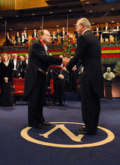 Le professeur Luc Montagnier le prix Nobel de médecine en 2008