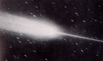 flamboiement accru à l'approche du Soleil d'une comète