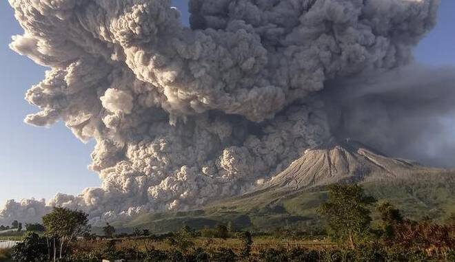 Cliquer pour agrandir Mount Sinabung volcano
