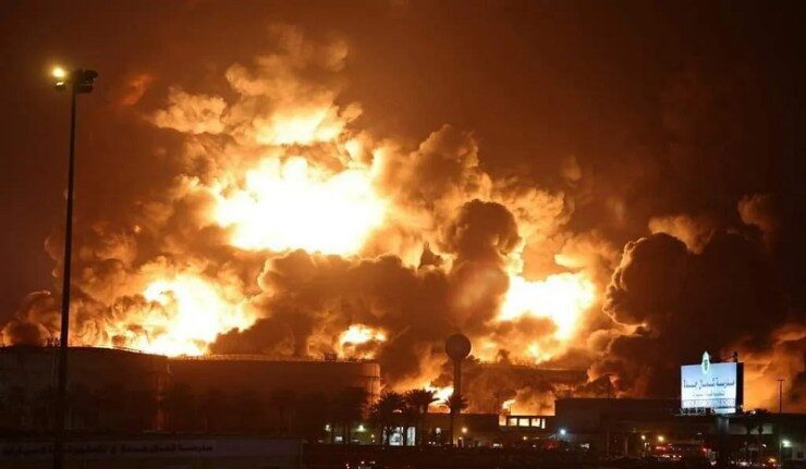 dépôt d’hydrocarbures en feu près de Djeddah, Royaume d’Arabie saoudite