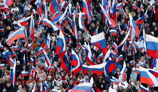 manifestants drapeau russie