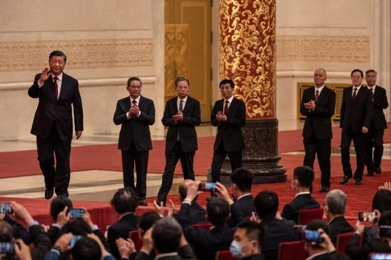 Xi Jinping avec un nouveau politburo