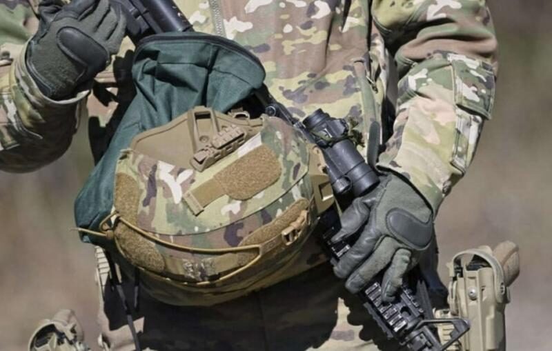 mercenaires casques armée